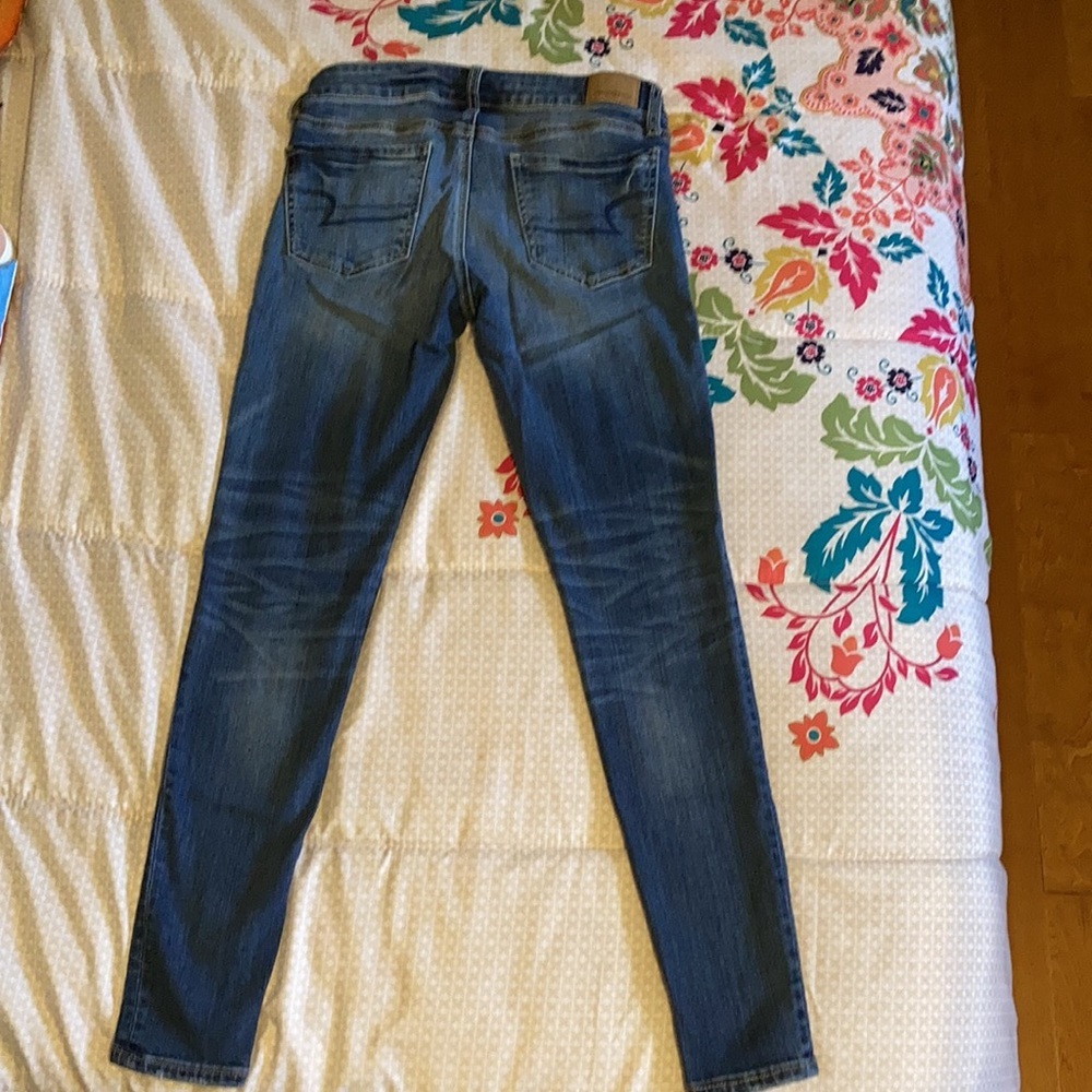 American Eagle Outfitters (AEO) Super Stretch Jegging Size 2 Regular Medium Wash - Picture 6 of 7
